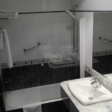 Otel Castellano Centro 2*