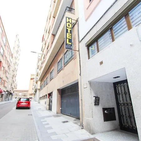 Otel Castellano Centro 2*