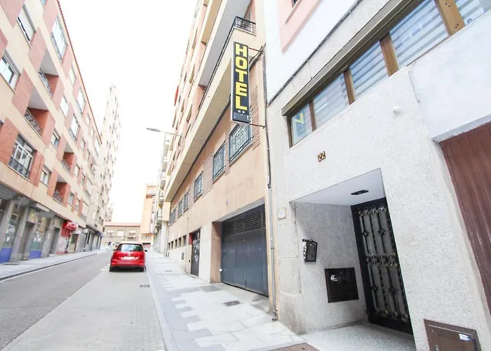 酒店 Castellano Centro 2*